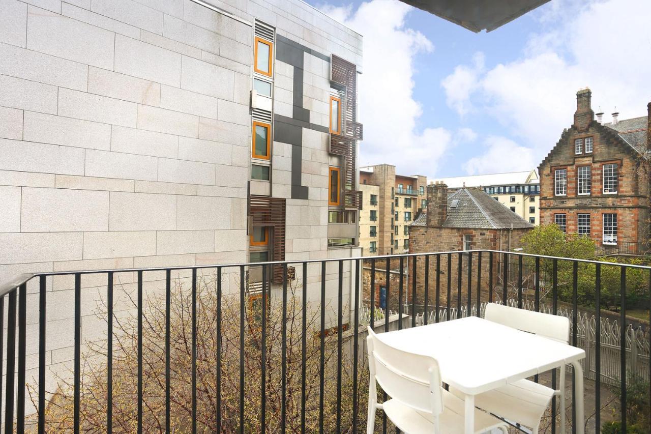 Joivy Contemporary Royal Mile Apartment With Balcony Edinburgh Eksteriør bilde