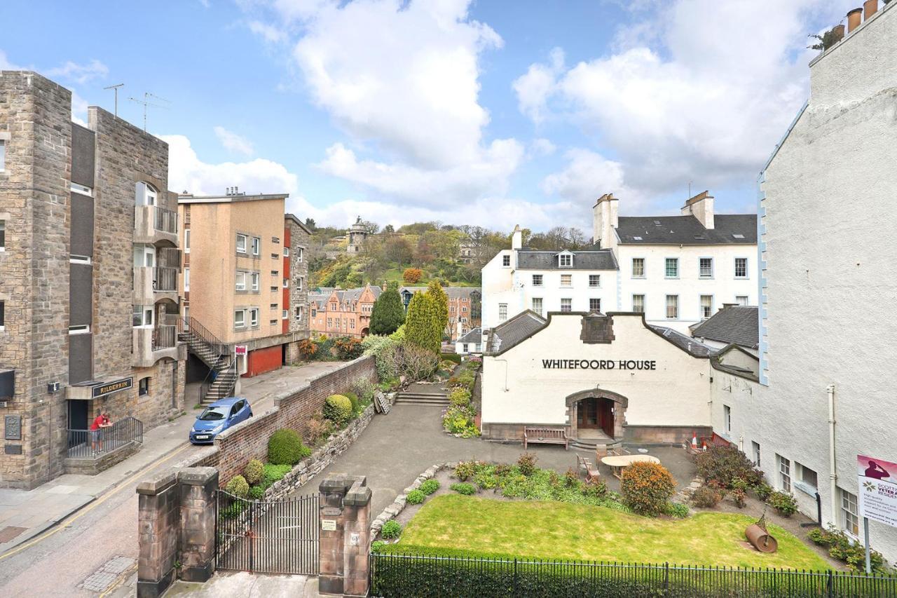 Joivy Contemporary Royal Mile Apartment With Balcony Edinburgh Eksteriør bilde